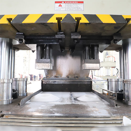 牛羊舔磚模具(一模兩出) 牛羊舔磚模具(一模兩出)